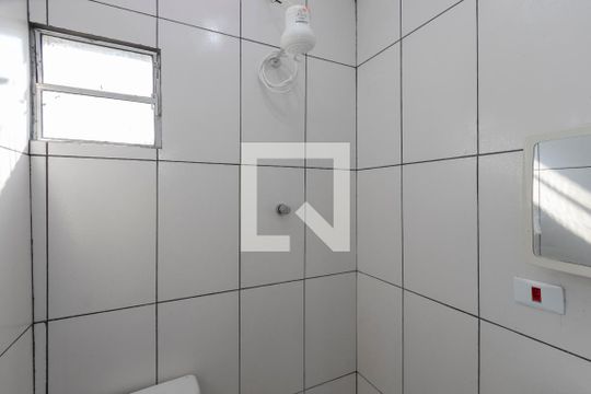 Banheiro de kitnet/studio para alugar com 1 quarto, 20m² em Jardim Sao Francisco de Assis, São Paulo