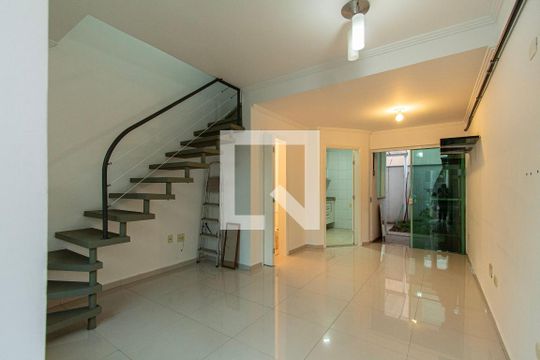 Casa de Condomínio para alugar com 2 quartos, 63m² em Jardim Pagliato, Sorocaba