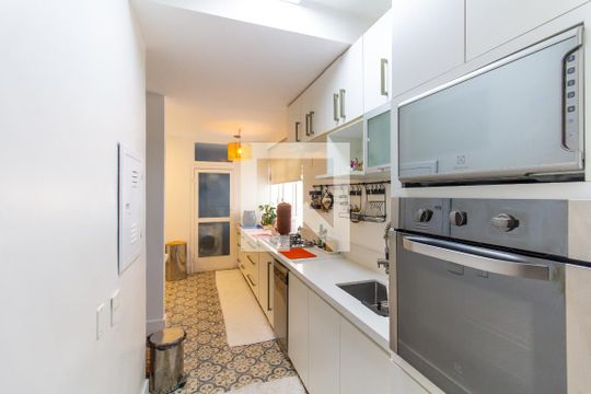 Cozinha de apartamento à venda com 2 quartos, 130m² em Perdizes, São Paulo
