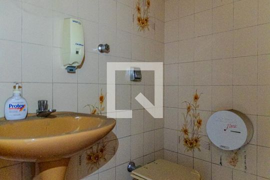 Lavabo 1 de casa à venda com 5 quartos, 210m² em Higienópolis, São Paulo