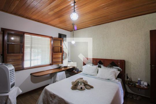 Suíte de casa à venda com 3 quartos, 260m² em Planalto, Belo Horizonte