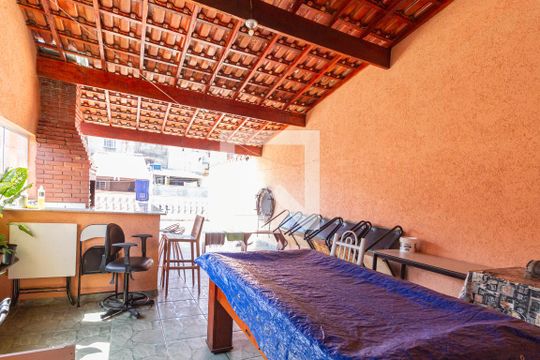 Quintal de casa à venda com 3 quartos, 169m² em Bandeiras, Osasco