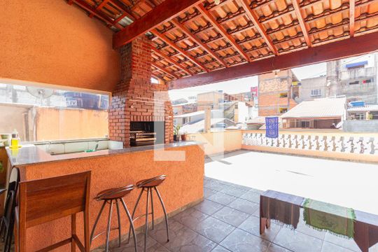 Quintal de casa à venda com 3 quartos, 169m² em Bandeiras, Osasco