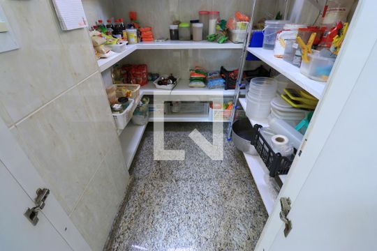Despensa de casa à venda com 4 quartos, 650m² em Alto da Lapa, São Paulo