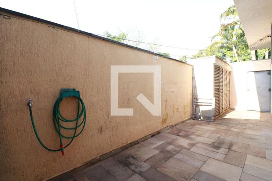 Quintal de casa à venda com 4 quartos, 650m² em Alto da Lapa, São Paulo