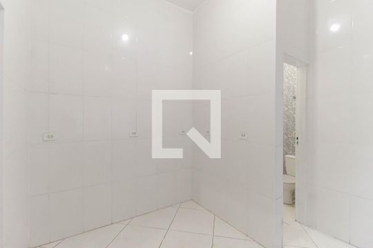 Cozinha de apartamento para alugar com 1 quarto, 30m² em Parque Paineiras, São Paulo