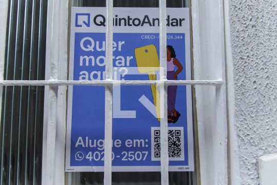 Plaquinha de apartamento para alugar com 1 quarto, 30m² em Parque Paineiras, São Paulo