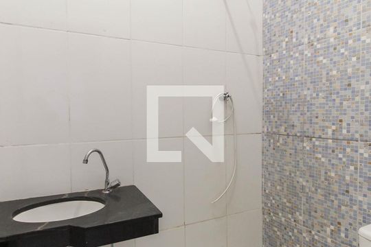 Banheiro de apartamento para alugar com 1 quarto, 30m² em Parque Paineiras, São Paulo