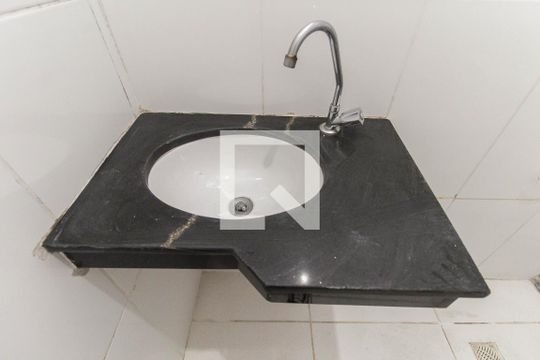 Banheiro de apartamento para alugar com 1 quarto, 30m² em Parque Paineiras, São Paulo