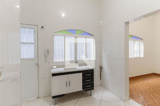 Cozinha de apartamento para alugar com 1 quarto, 30m² em Parque Paineiras, São Paulo