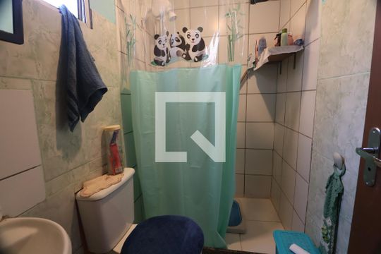 Banheiro de apartamento à venda com 2 quartos, 44m² em Rio Branco, Canoas