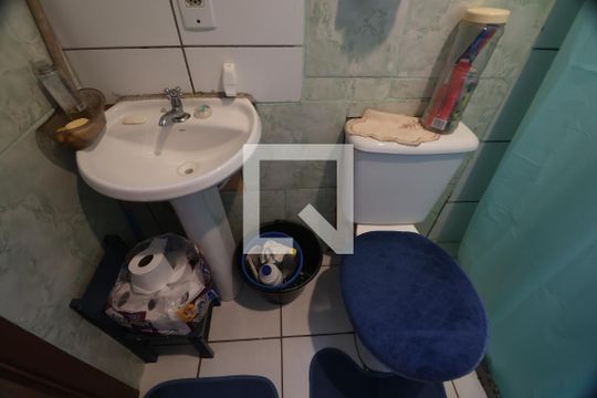 Banheiro de apartamento à venda com 2 quartos, 44m² em Rio Branco, Canoas
