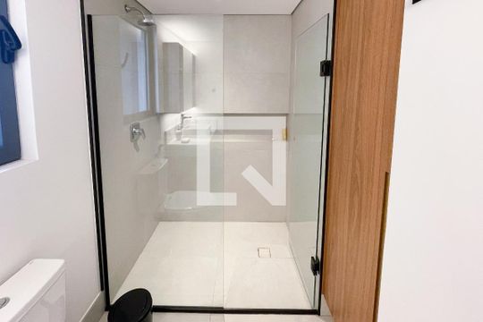 Banheiro de kitnet/studio à venda com 1 quarto, 54m² em Jardim das Bandeiras, São Paulo