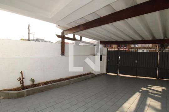 Garagem de casa para alugar com 3 quartos, 120m² em Água Fria, São Paulo
