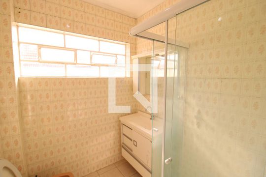 Banheiro 1 de casa para alugar com 3 quartos, 120m² em Água Fria, São Paulo