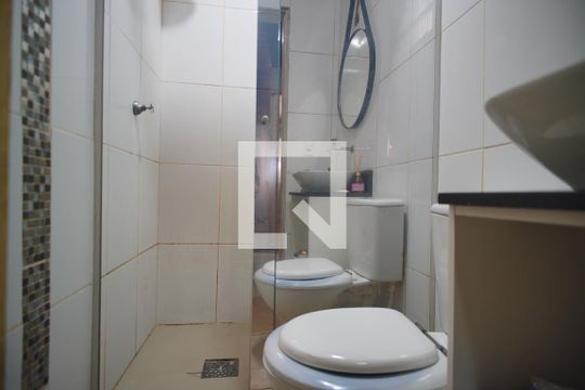 Banheiro Corredor de casa para alugar com 2 quartos, 54m² em Farrapos, Porto Alegre