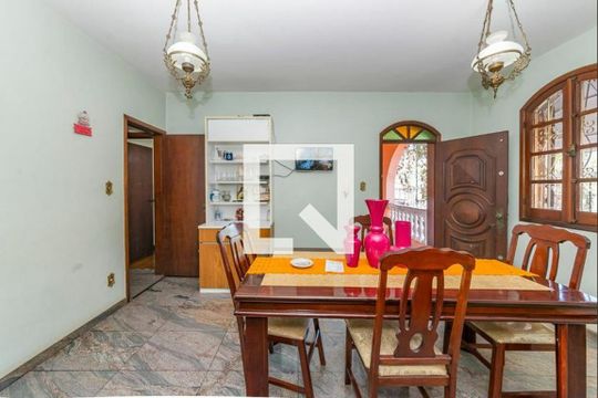 Casa para alugar com 5 quartos, 384m² em Barreiro, Belo Horizonte