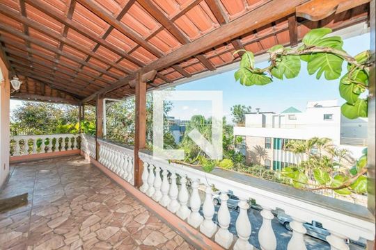 Casa para alugar com 5 quartos, 384m² em Barreiro, Belo Horizonte