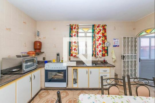 Casa para alugar com 5 quartos, 384m² em Barreiro, Belo Horizonte