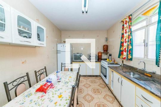 Casa para alugar com 5 quartos, 384m² em Barreiro, Belo Horizonte