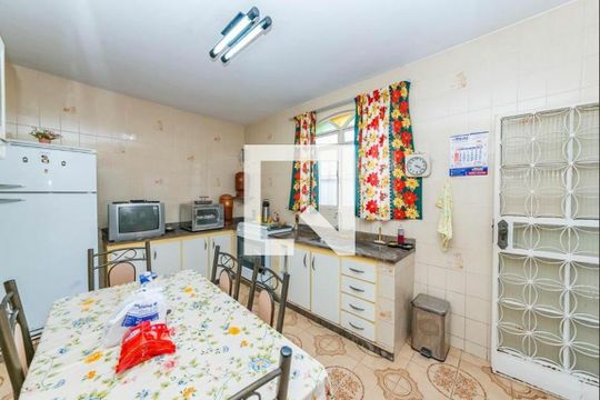 Casa para alugar com 5 quartos, 384m² em Barreiro, Belo Horizonte