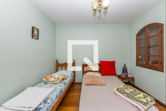 Casa para alugar com 5 quartos, 384m² em Barreiro, Belo Horizonte