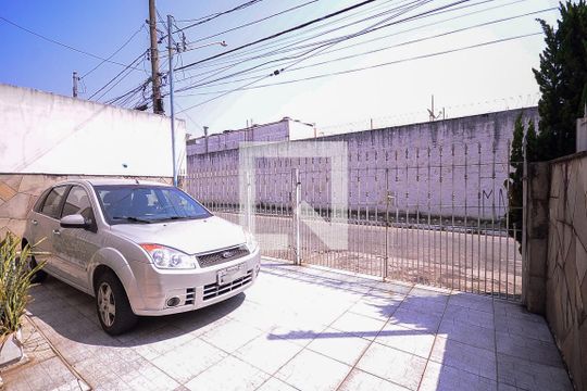 Garagem  de casa à venda com 3 quartos, 190m² em Vila Santo Estefano, São Paulo