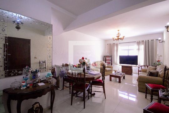 Casa à venda com 3 quartos, 190m² em Vila Santo Estefano, São Paulo