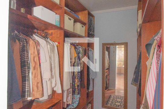 Closet de casa à venda com 4 quartos, 434m² em Jardim Avelino, São Paulo
