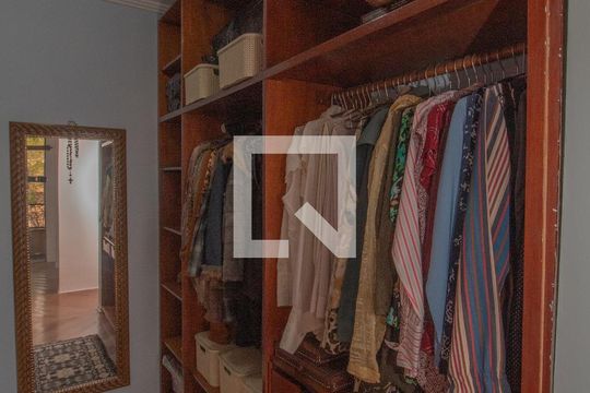 Closet de casa à venda com 4 quartos, 434m² em Jardim Avelino, São Paulo