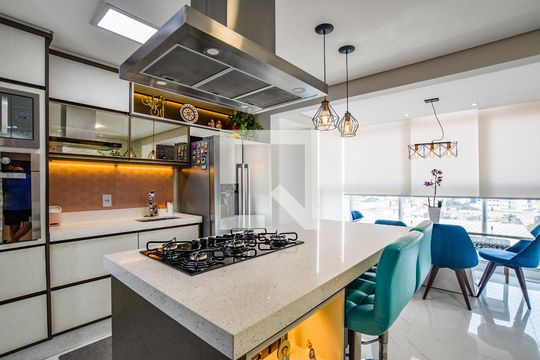 Cozinha de apartamento à venda com 2 quartos, 84m² em Vila Scarpelli, Santo André