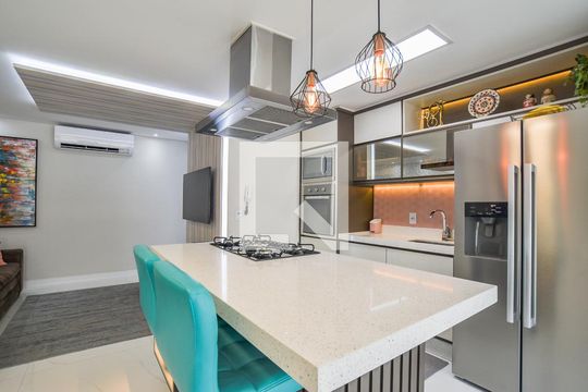 Cozinha de apartamento à venda com 2 quartos, 84m² em Vila Scarpelli, Santo André
