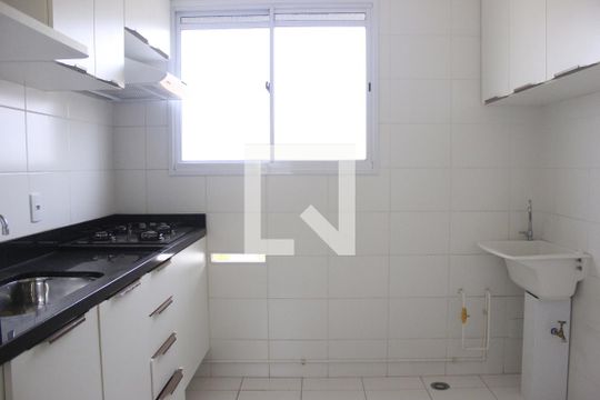 Cozinha com área de serviço de apartamento para alugar com 2 quartos, 40m² em Jardim Albertina, Guarulhos