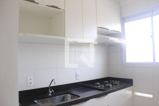Cozinha com área de serviço de apartamento para alugar com 2 quartos, 40m² em Jardim Albertina, Guarulhos