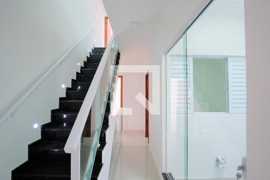 Escada de casa para alugar com 4 quartos, 250m² em Vila Carrão, São Paulo