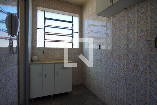 Cozinha de apartamento para alugar com 1 quarto, 38m² em Jardim Leopoldina, Porto Alegre