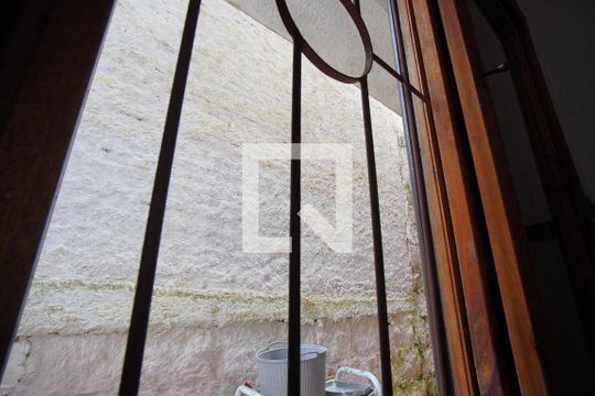 Sala - Vista de apartamento para alugar com 1 quarto, 68m² em Petrópolis, Porto Alegre