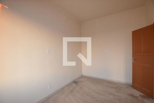 Quarto de casa para alugar com 1 quarto, 100m² em Marechal Hermes, Rio de Janeiro