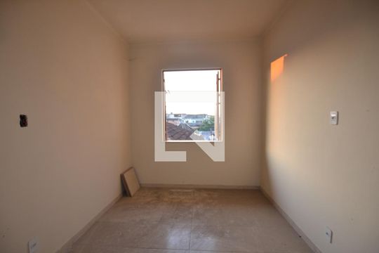 Quarto de casa para alugar com 1 quarto, 100m² em Marechal Hermes, Rio de Janeiro