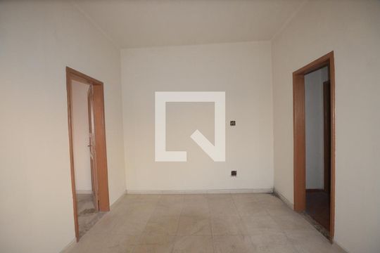 Casa para alugar com 1 quarto, 100m² em Marechal Hermes, Rio de Janeiro