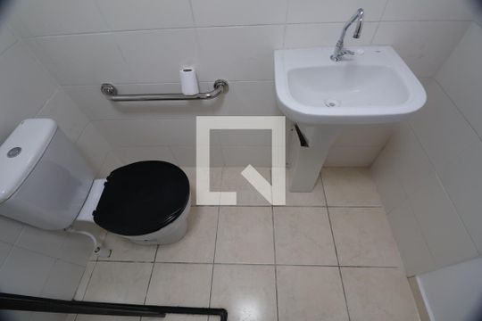 Banheiro de apartamento à venda com 2 quartos, 47m² em São José, Canoas