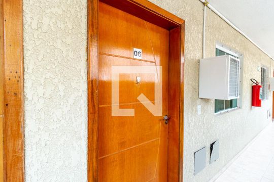 Porta de apartamento para alugar com 1 quarto, 39m² em Penha de França, São Paulo