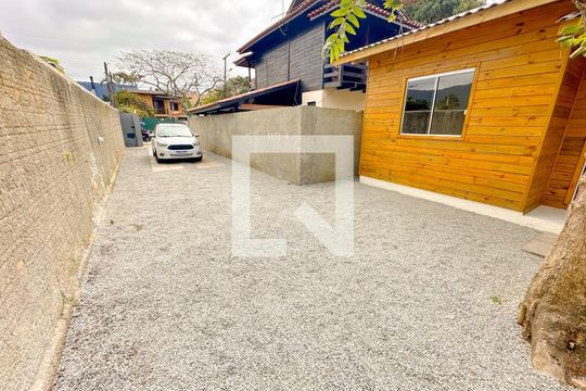 Garagem de apartamento para alugar com 2 quartos, 50m² em São João do Rio Vermelho, Florianópolis