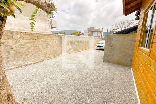Garagem de apartamento para alugar com 2 quartos, 50m² em São João do Rio Vermelho, Florianópolis