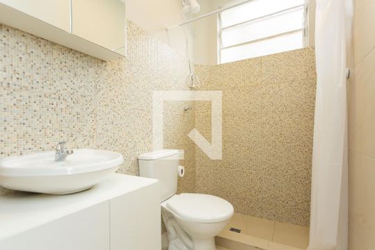 Banheiro de apartamento à venda com 1 quarto, 29m² em Moinhos de Vento, Porto Alegre