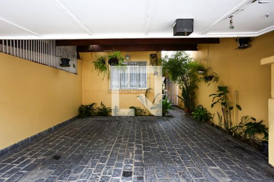 Garagem de casa à venda com 3 quartos, 182m² em Instituto de Previdência, Taboão da Serra