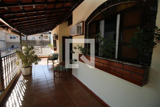 Varanda 2º piso de casa à venda com 3 quartos, 420m² em Penha Circular, Rio de Janeiro
