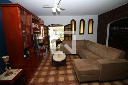 Casa à venda com 3 quartos, 420m² em Penha Circular, Rio de Janeiro