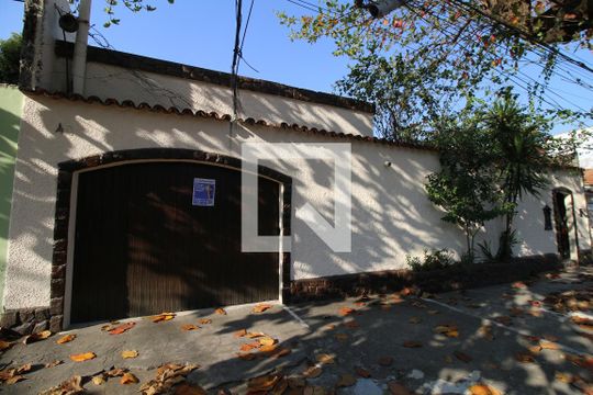 Fachada da casa de casa à venda com 3 quartos, 420m² em Penha Circular, Rio de Janeiro
