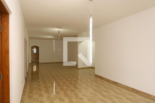 Sala de casa para alugar com 4 quartos, 270m² em Jardim Robru, São Paulo